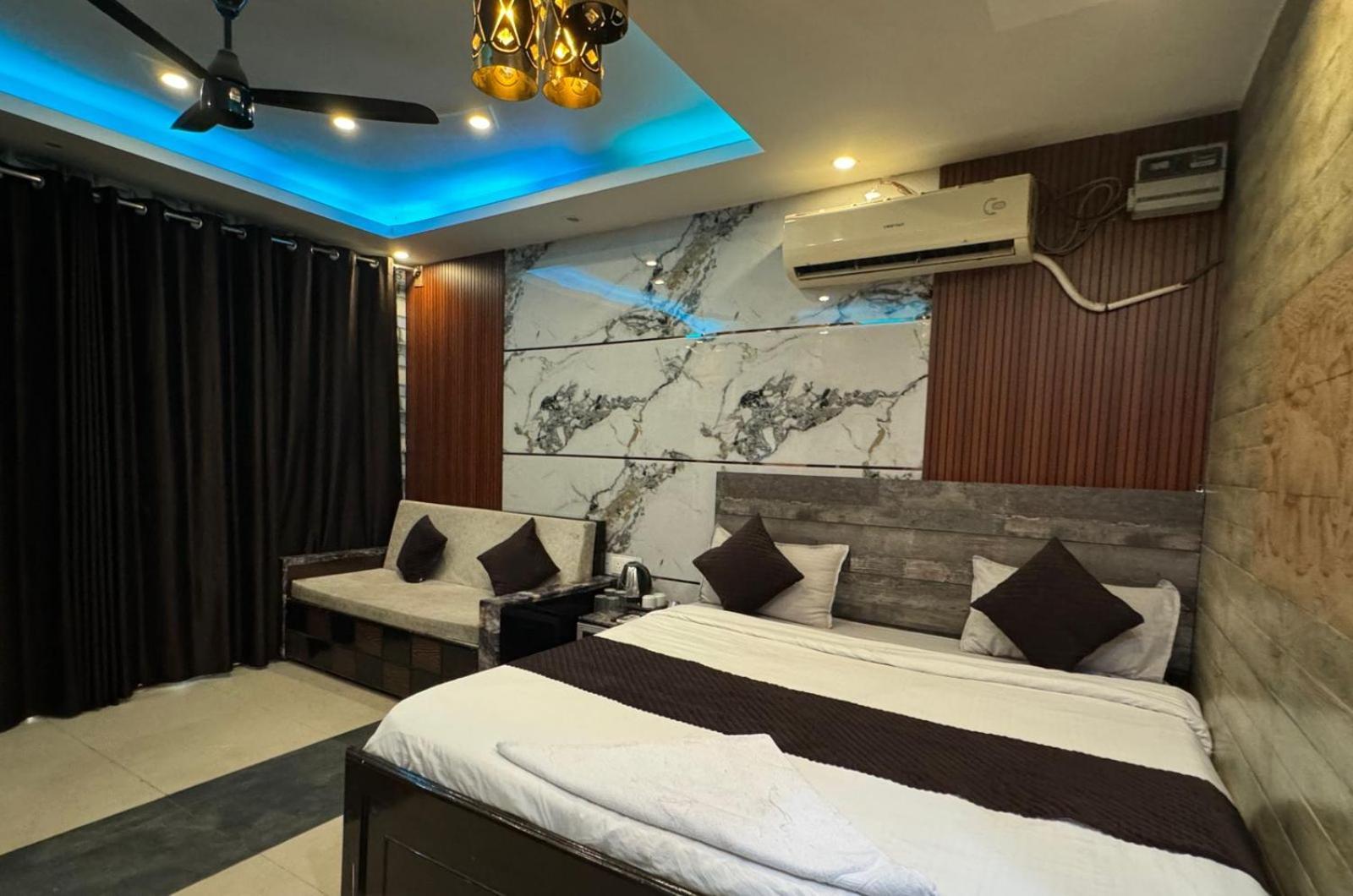 Hotel Dev Ganga Rishīkesh Buitenkant foto