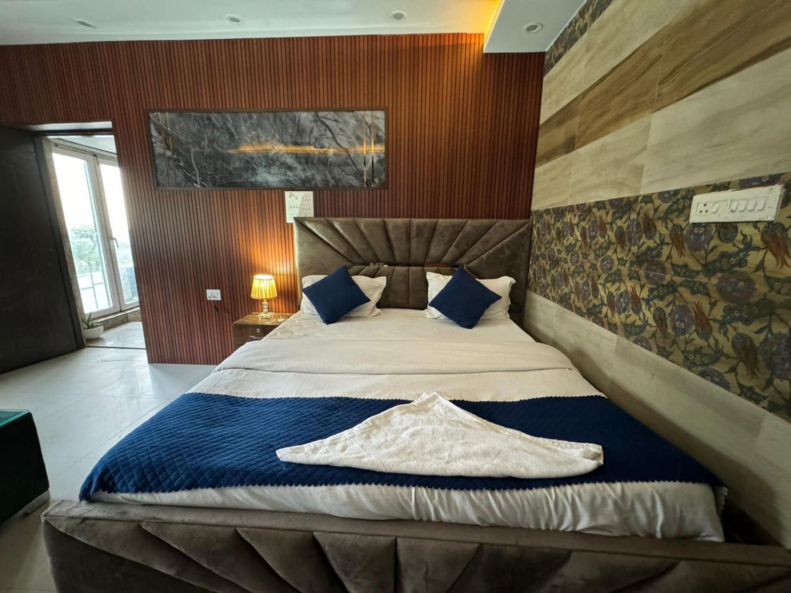 Hotel Dev Ganga Rishīkesh Buitenkant foto