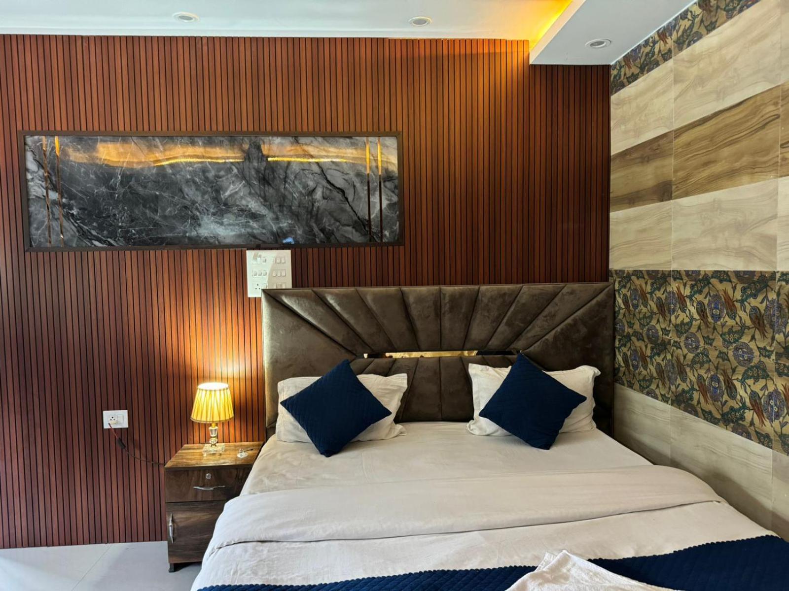 Hotel Dev Ganga Rishīkesh Buitenkant foto