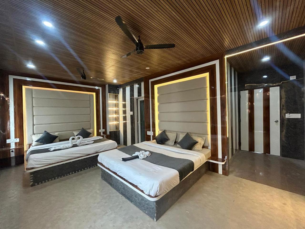 Hotel Dev Ganga Rishīkesh Buitenkant foto