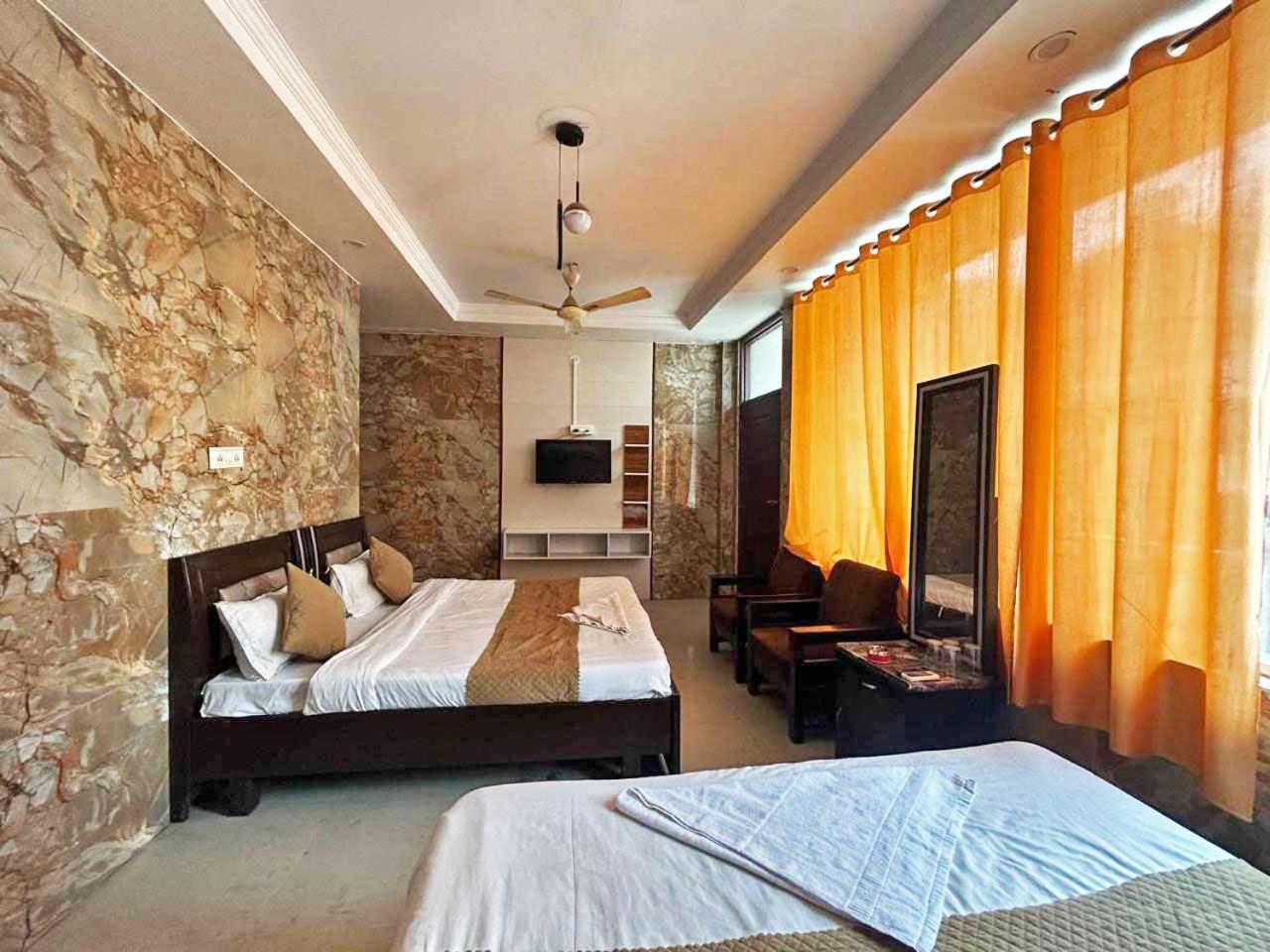 Hotel Dev Ganga Rishīkesh Buitenkant foto