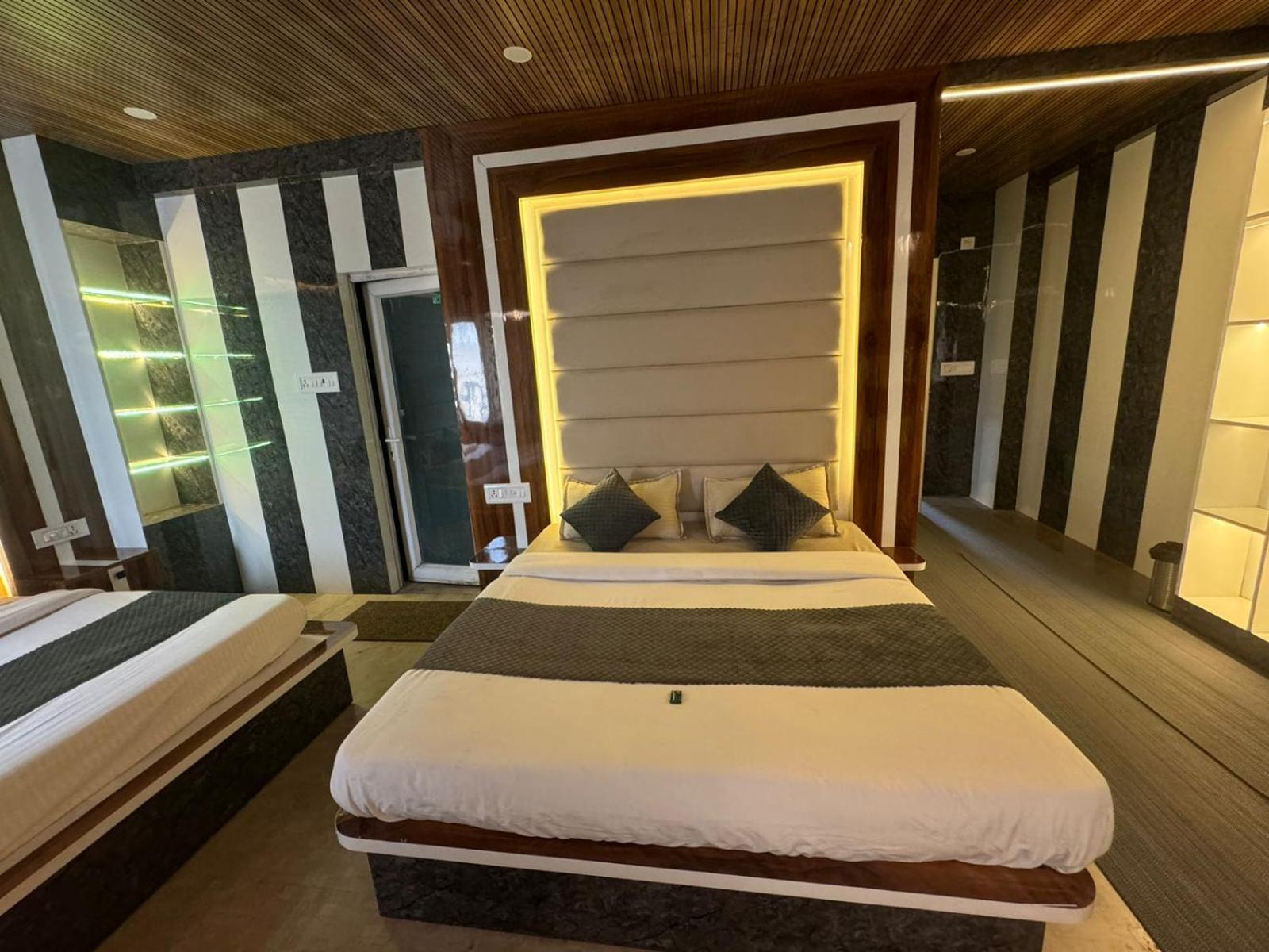 Hotel Dev Ganga Rishīkesh Buitenkant foto