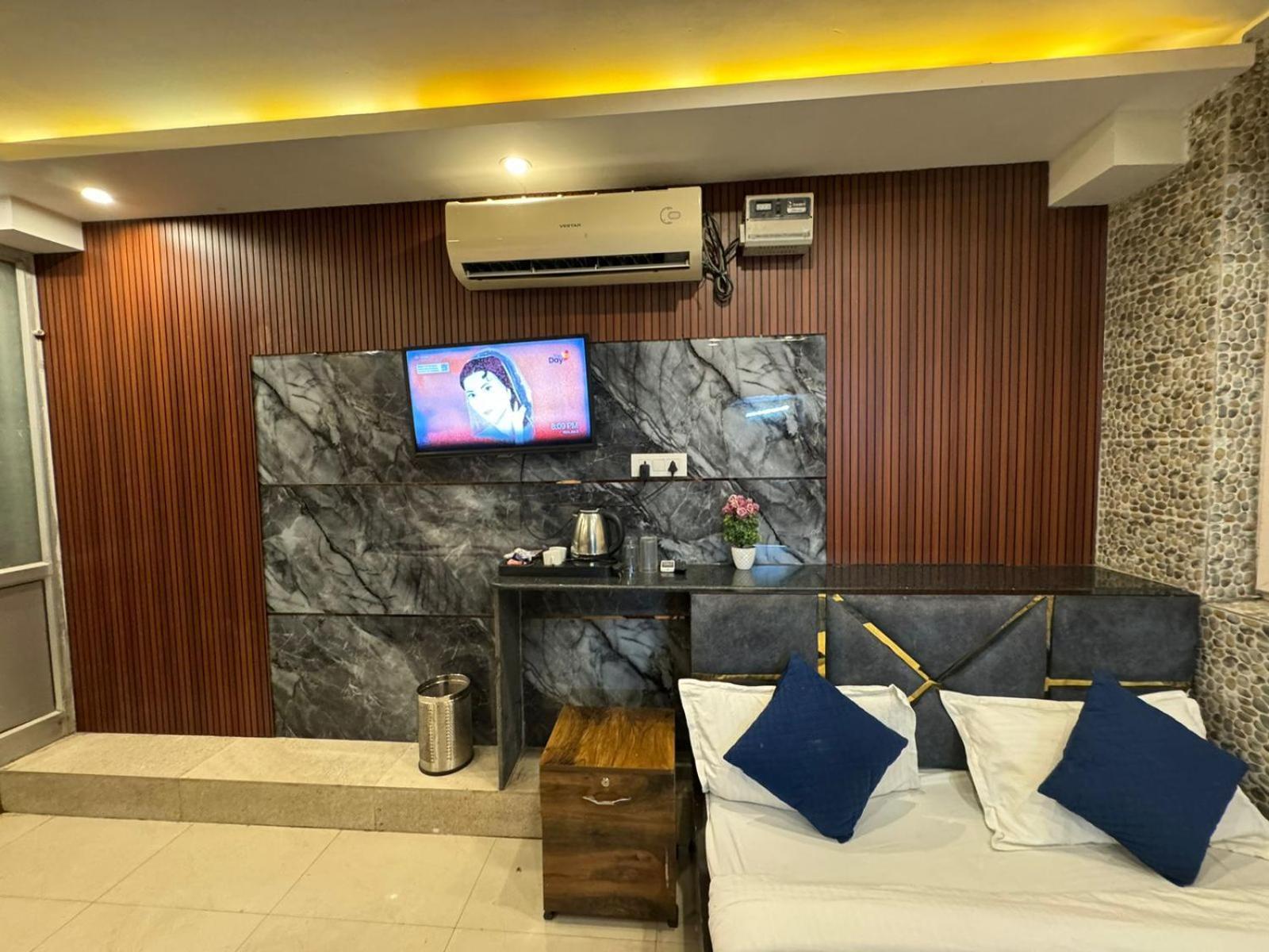 Hotel Dev Ganga Rishīkesh Buitenkant foto