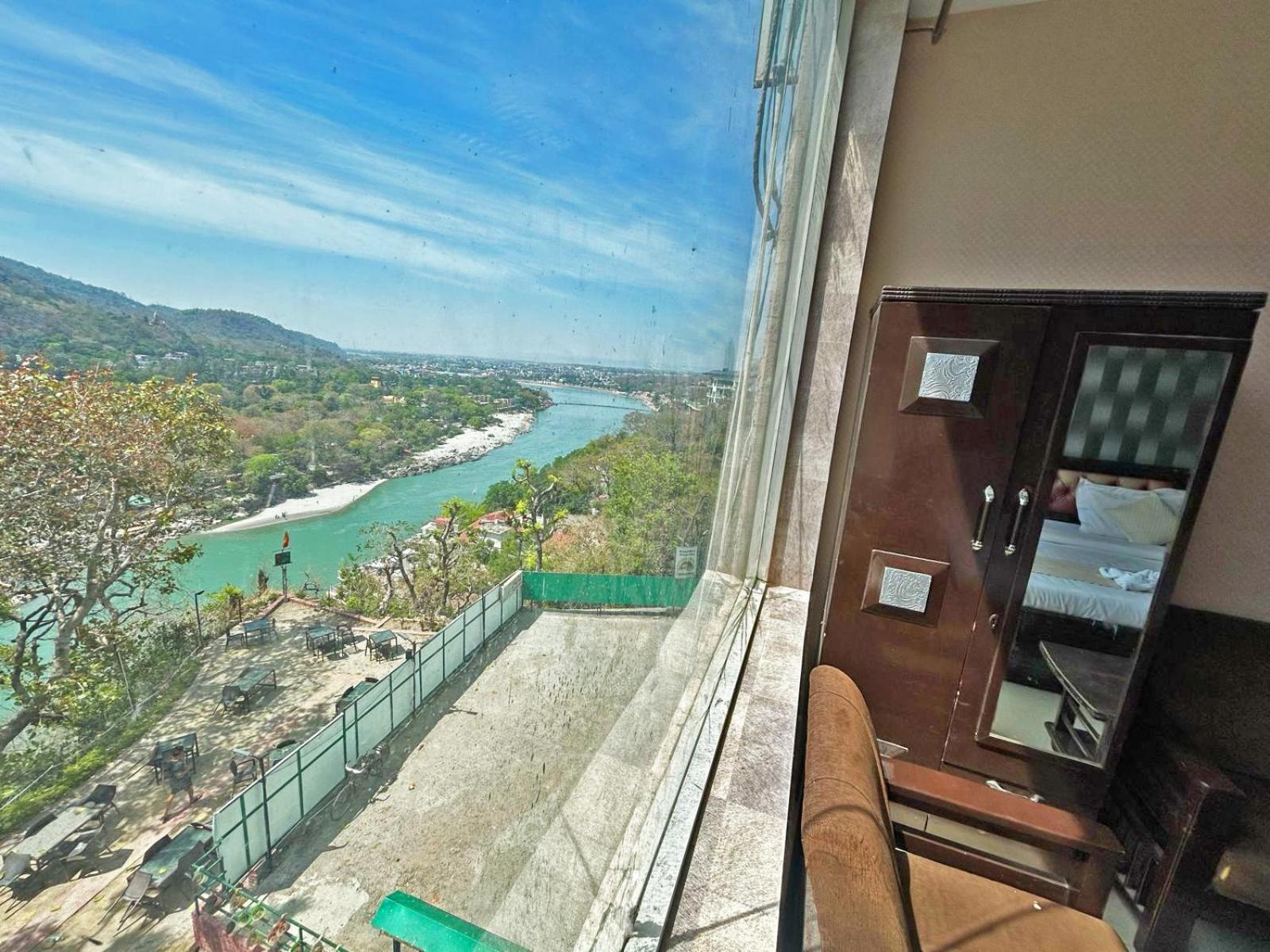 Hotel Dev Ganga Rishīkesh Buitenkant foto