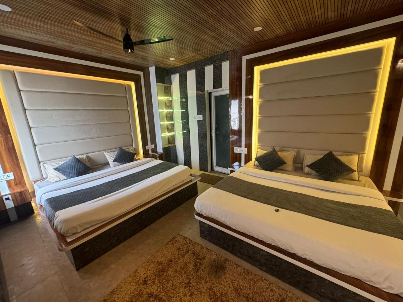 Hotel Dev Ganga Rishīkesh Buitenkant foto