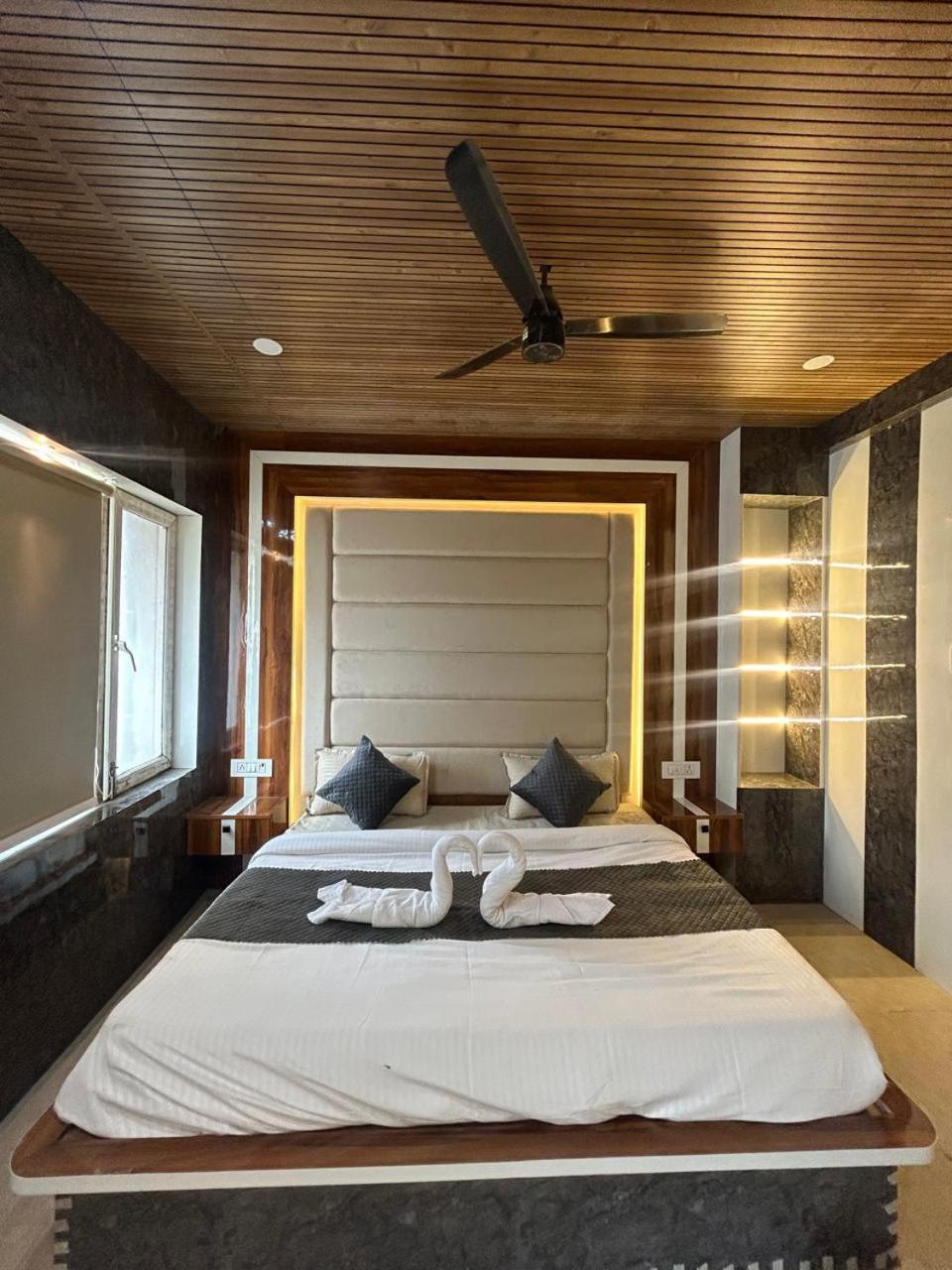 Hotel Dev Ganga Rishīkesh Buitenkant foto