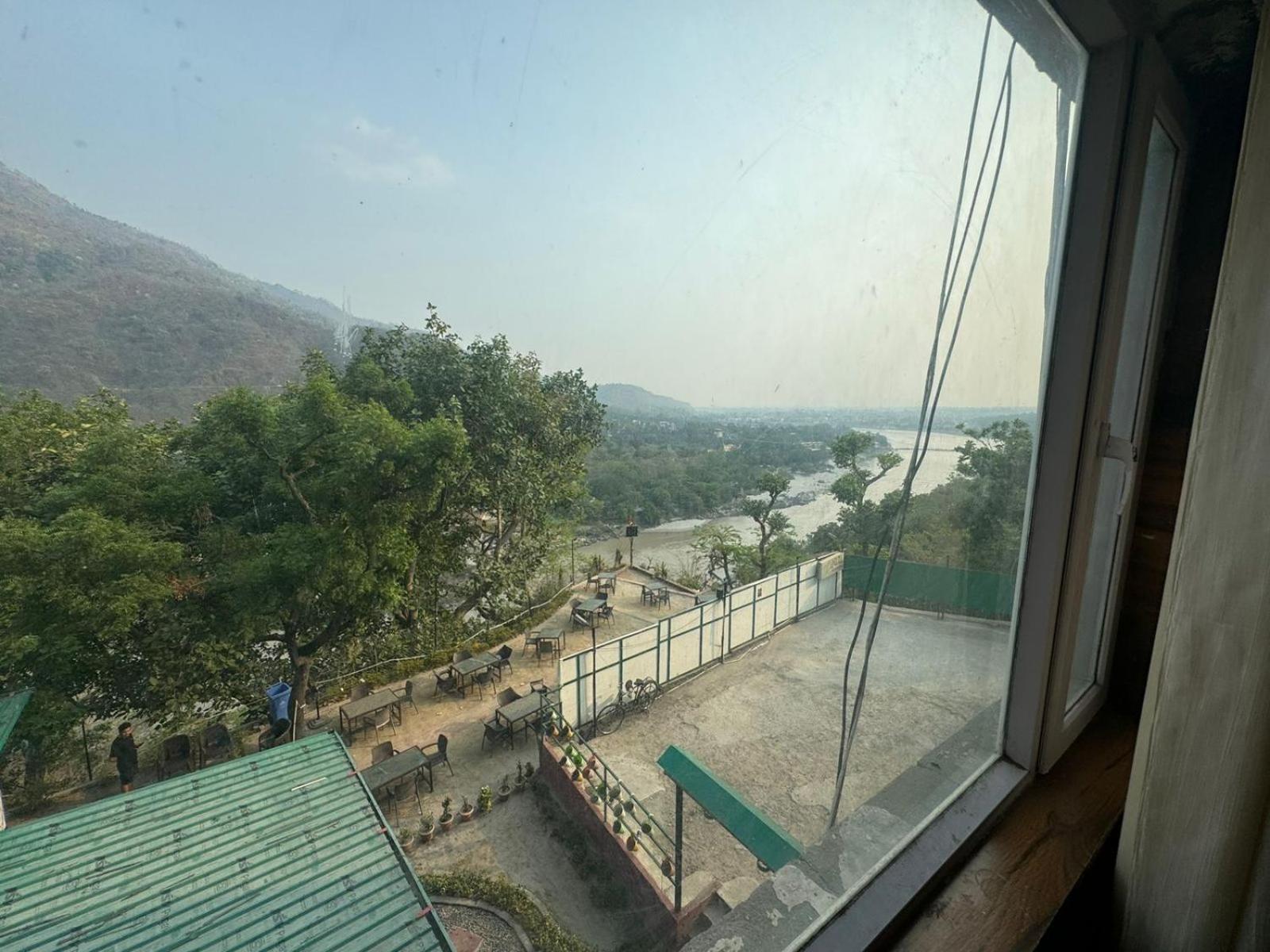 Hotel Dev Ganga Rishīkesh Buitenkant foto