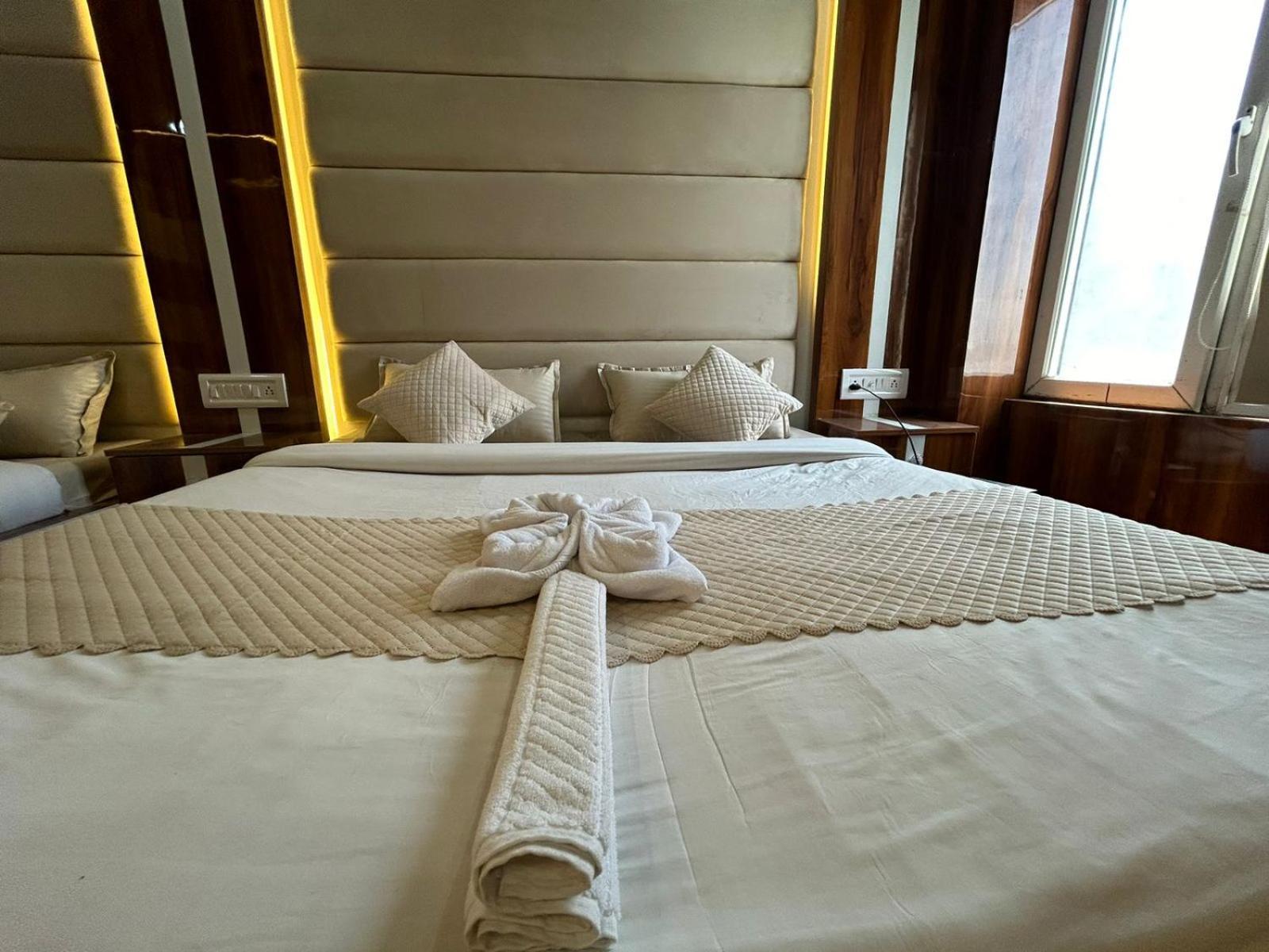 Hotel Dev Ganga Rishīkesh Buitenkant foto