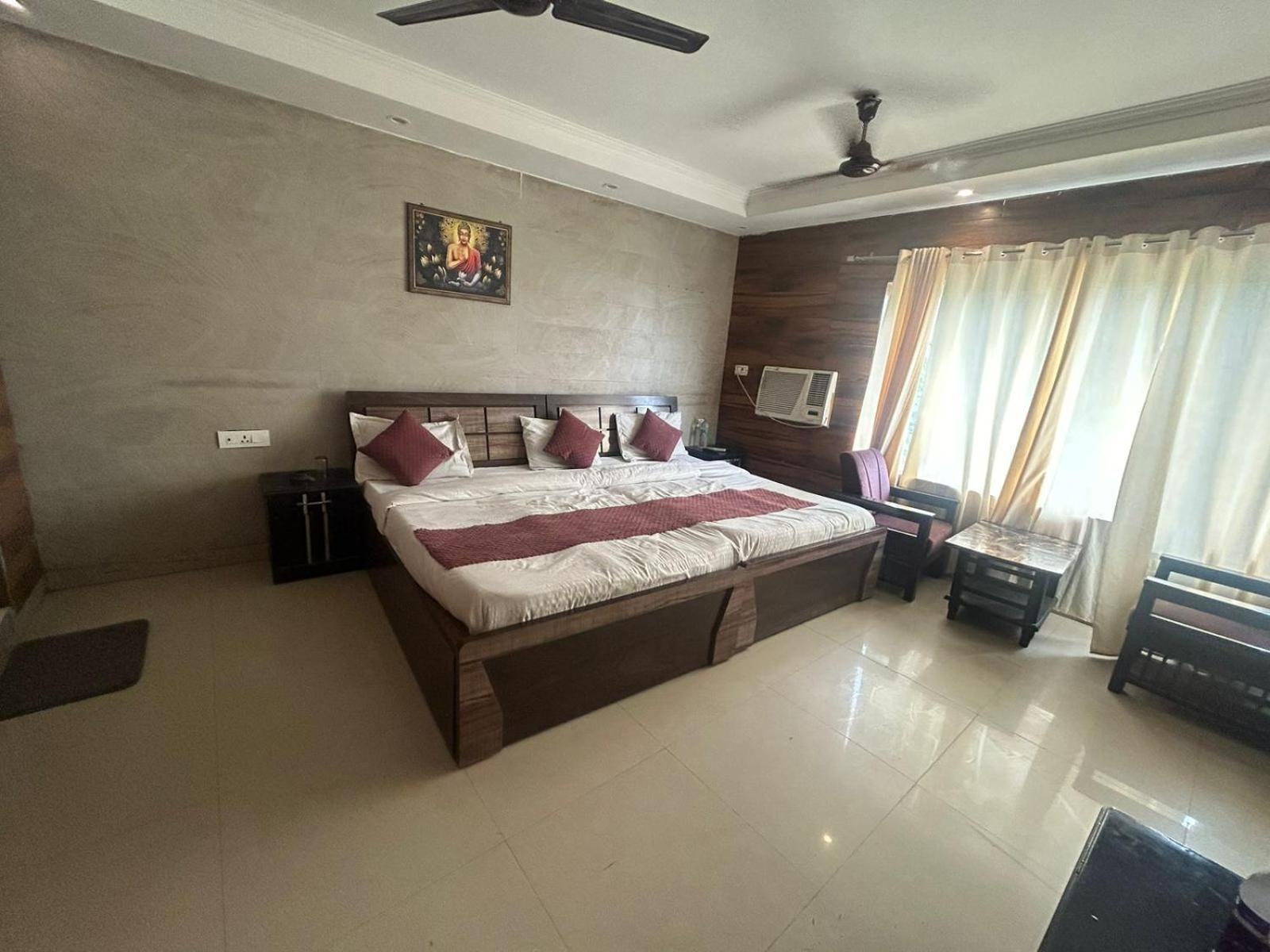 Hotel Dev Ganga Rishīkesh Buitenkant foto