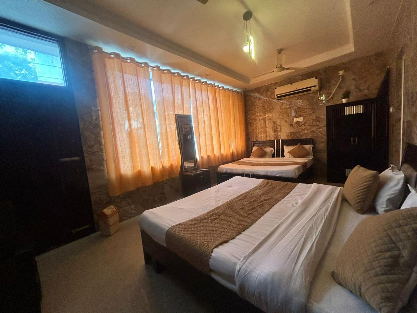 Hotel Dev Ganga Rishīkesh Buitenkant foto