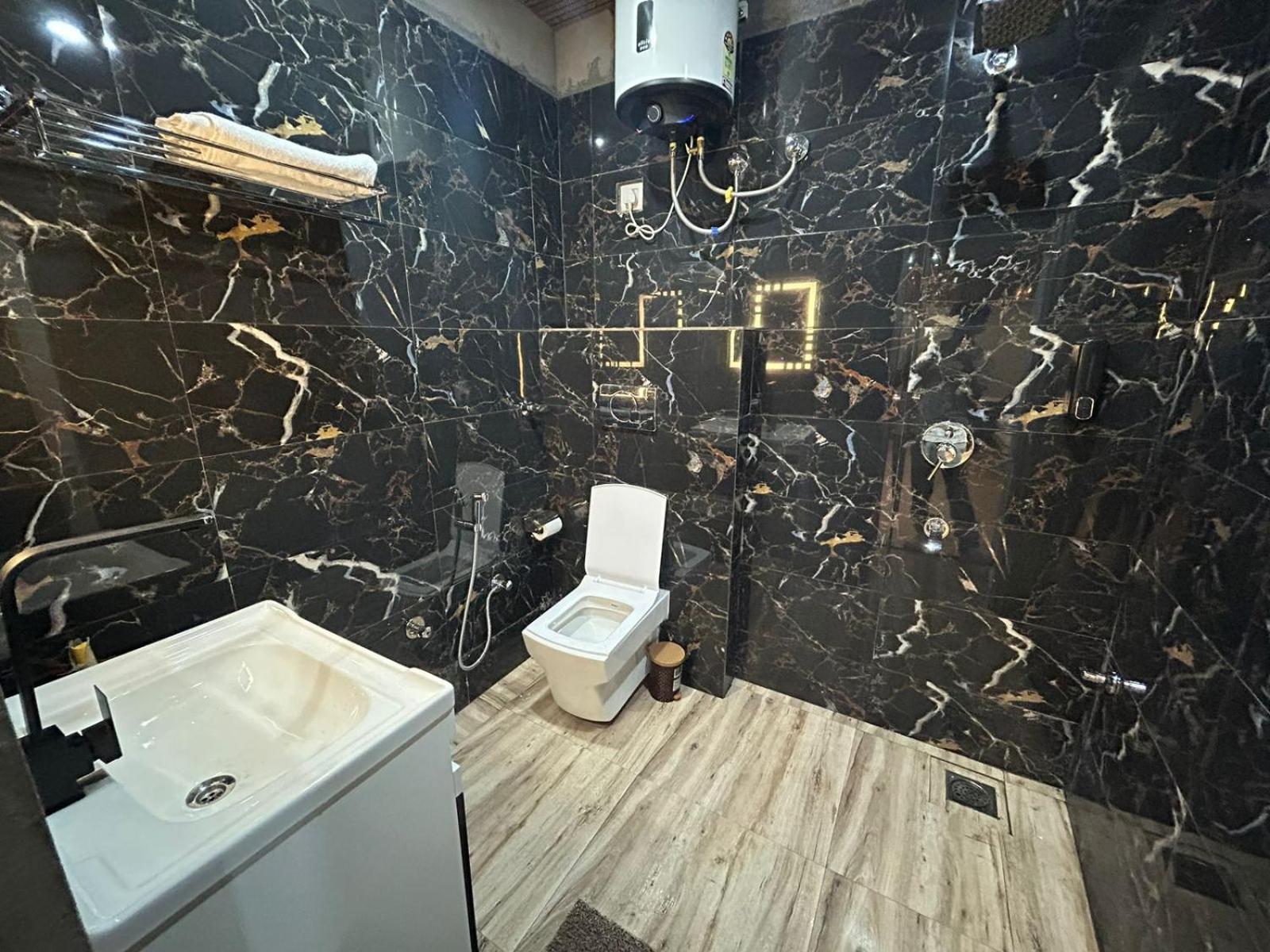 Hotel Dev Ganga Rishīkesh Buitenkant foto