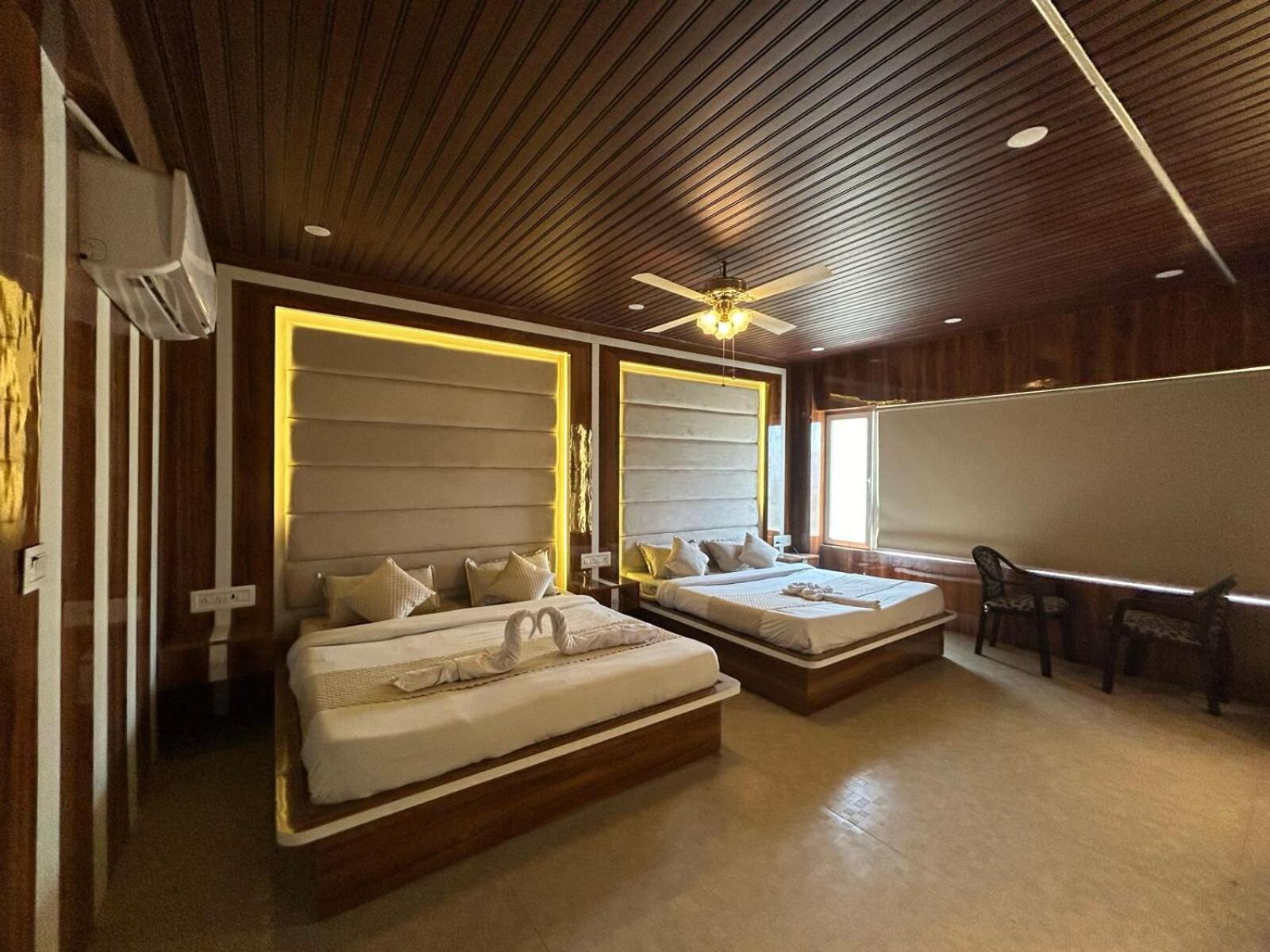 Hotel Dev Ganga Rishīkesh Buitenkant foto